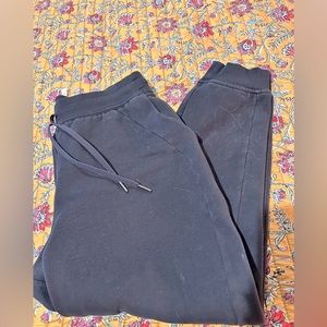 EUC lululemon black scuba fleece joggers, sz 12